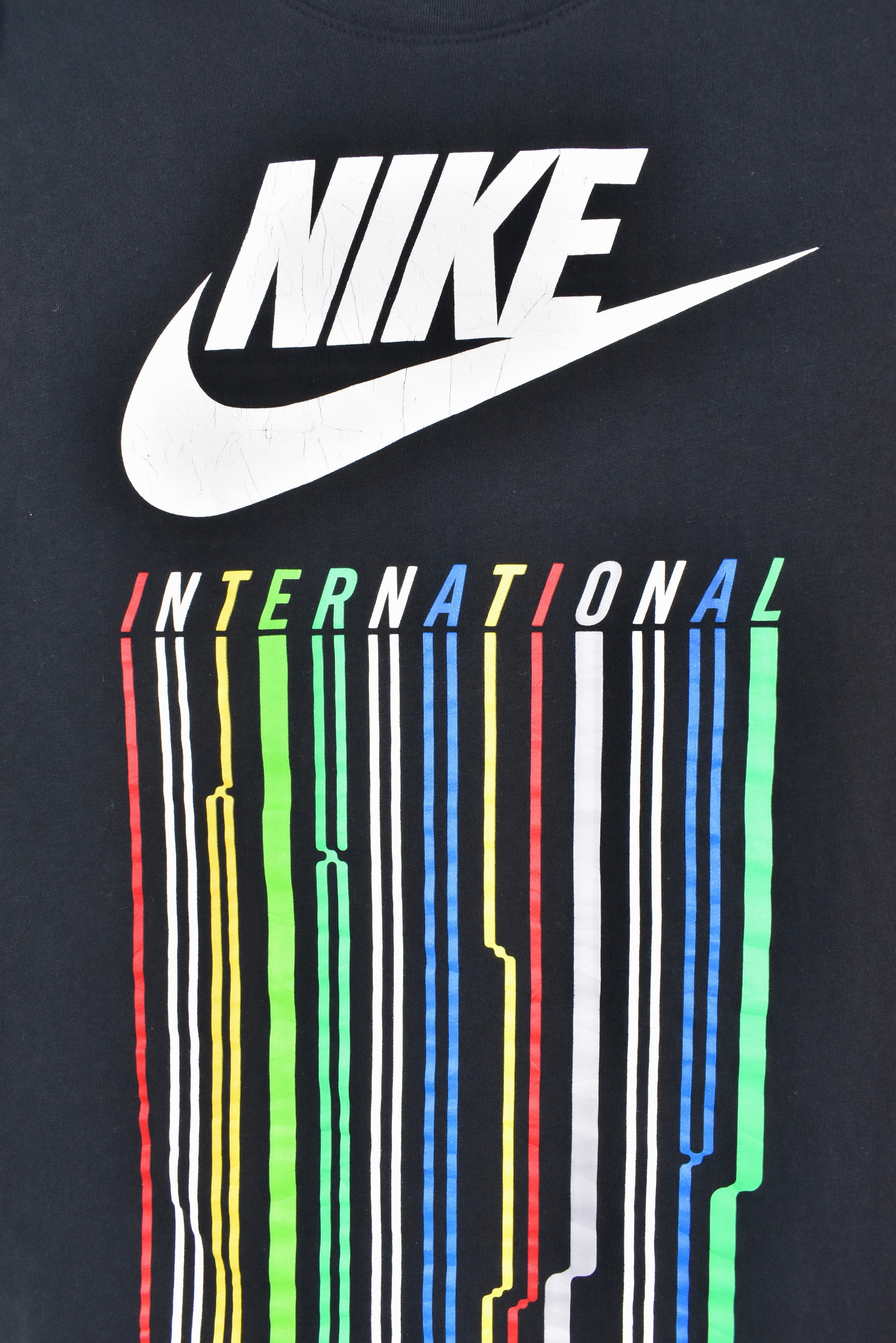 Women's modern Nike shirt, black graphic tee - AU S NIKE