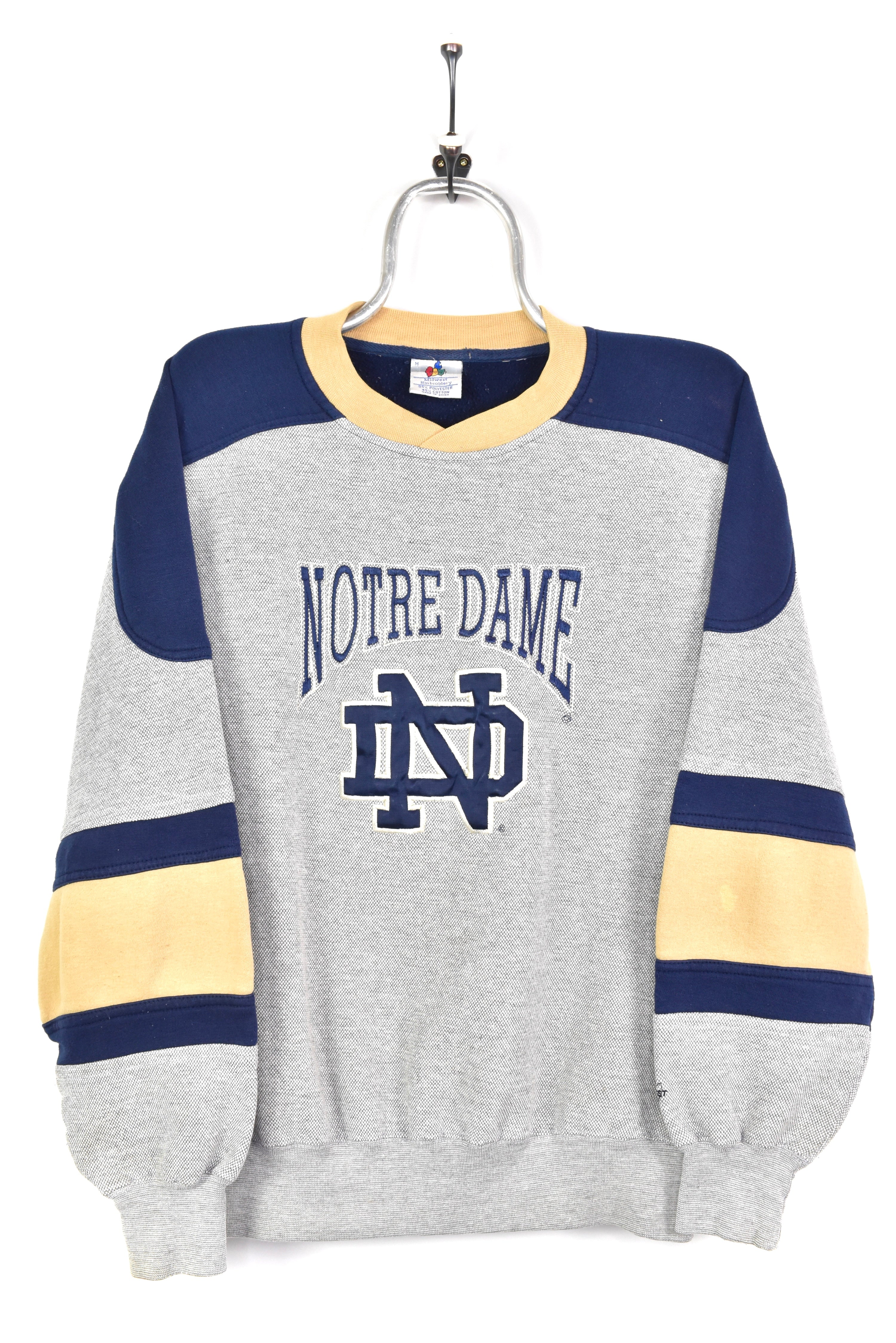 VINTAGE NOTRE DAME UNIVERSITY EMBROIDERED SWEATSHIRT | MEDIUM COLLEGE