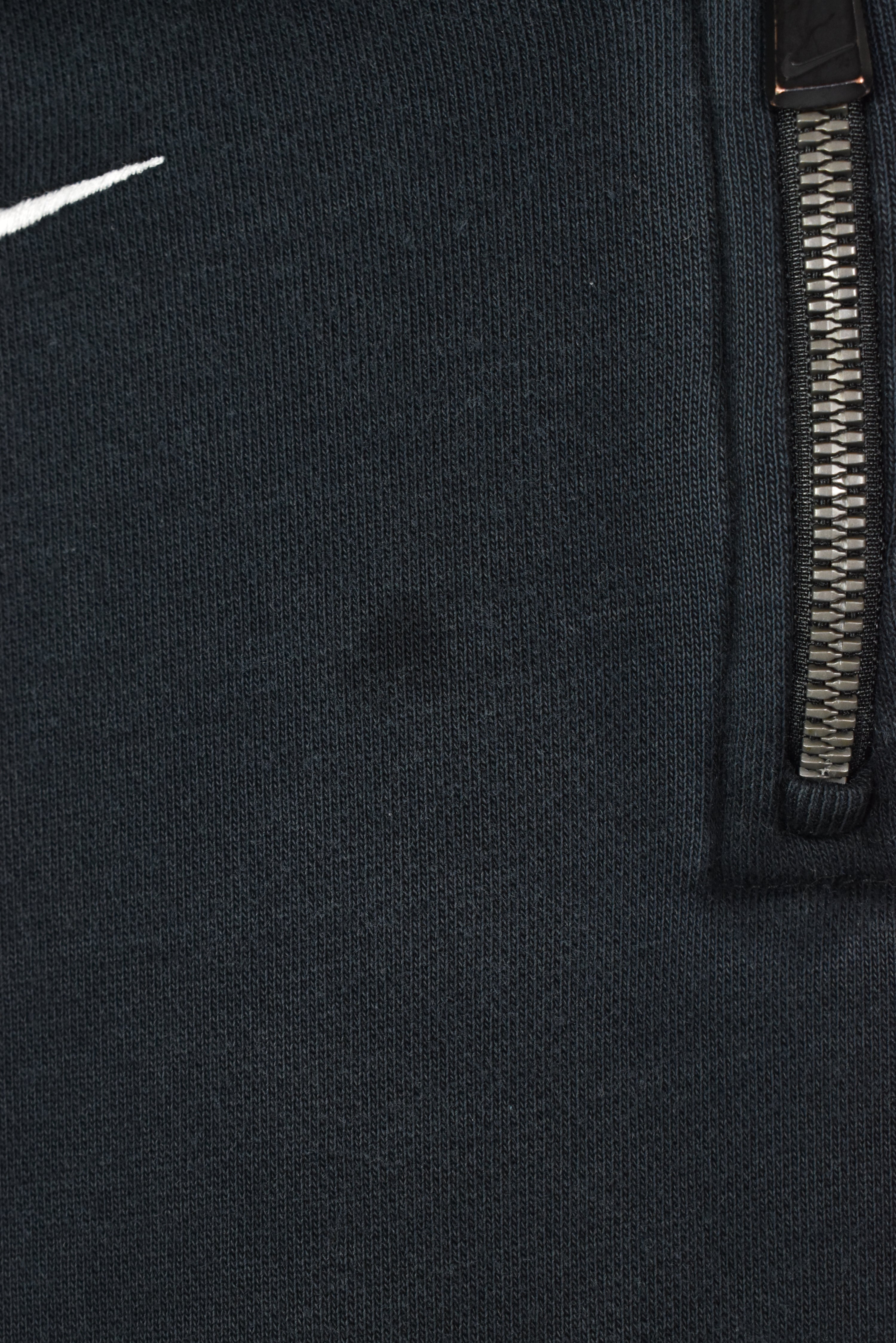 VINTAGE NIKE EMBROIDERED BLACK 1/4 ZIP SWEATSHIRT | MEDIUM NIKE