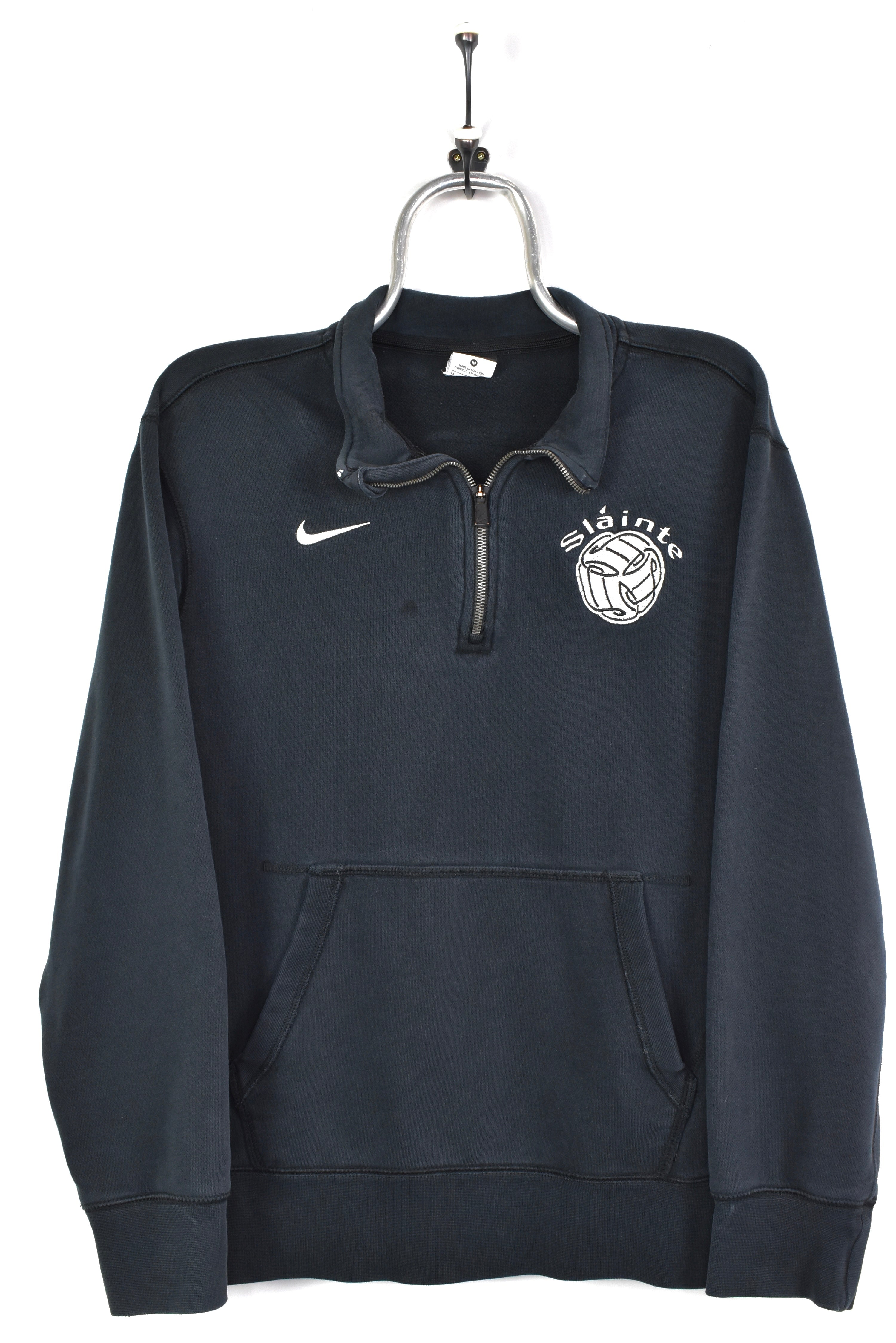 VINTAGE NIKE EMBROIDERED BLACK 1/4 ZIP SWEATSHIRT | MEDIUM NIKE