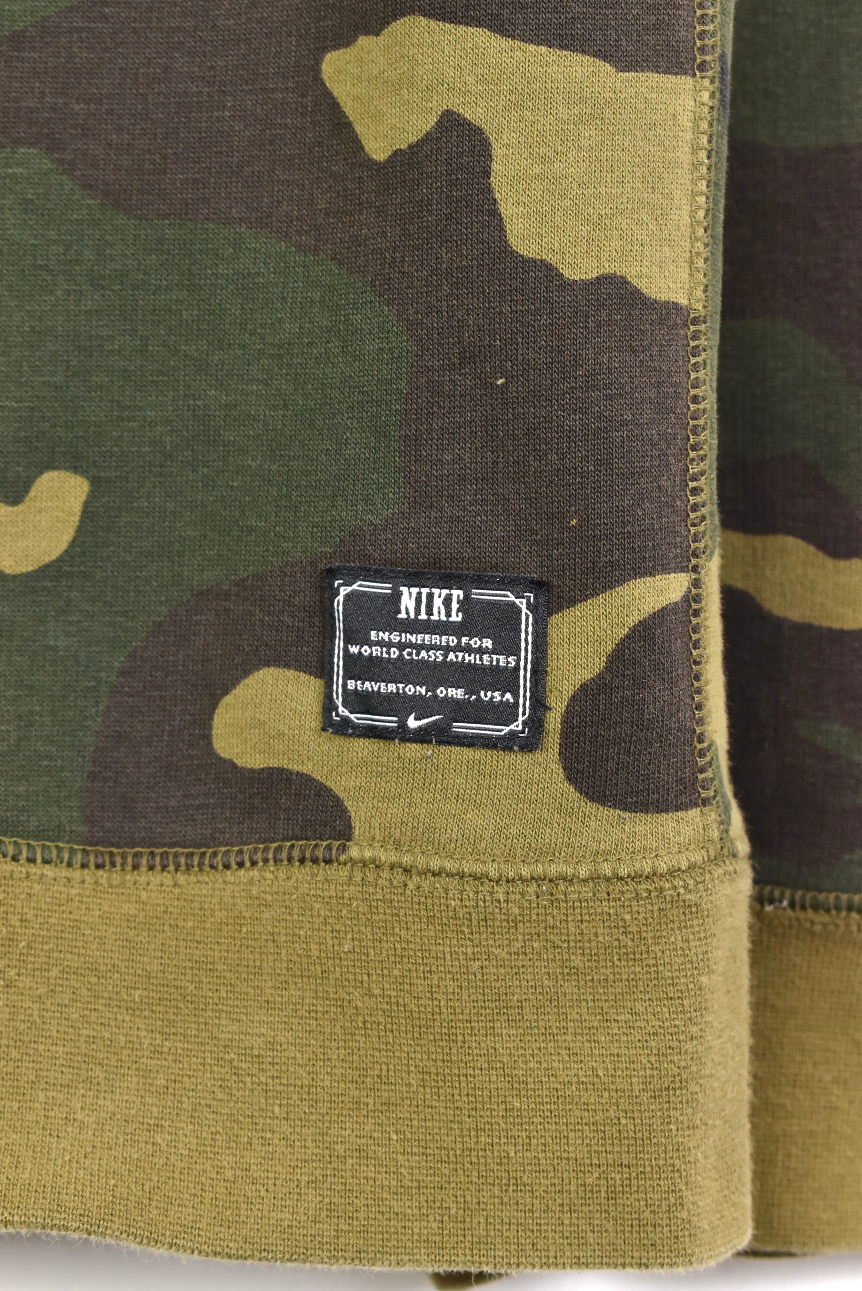 Modern Nike camo sweatshirt | Large NIKE
