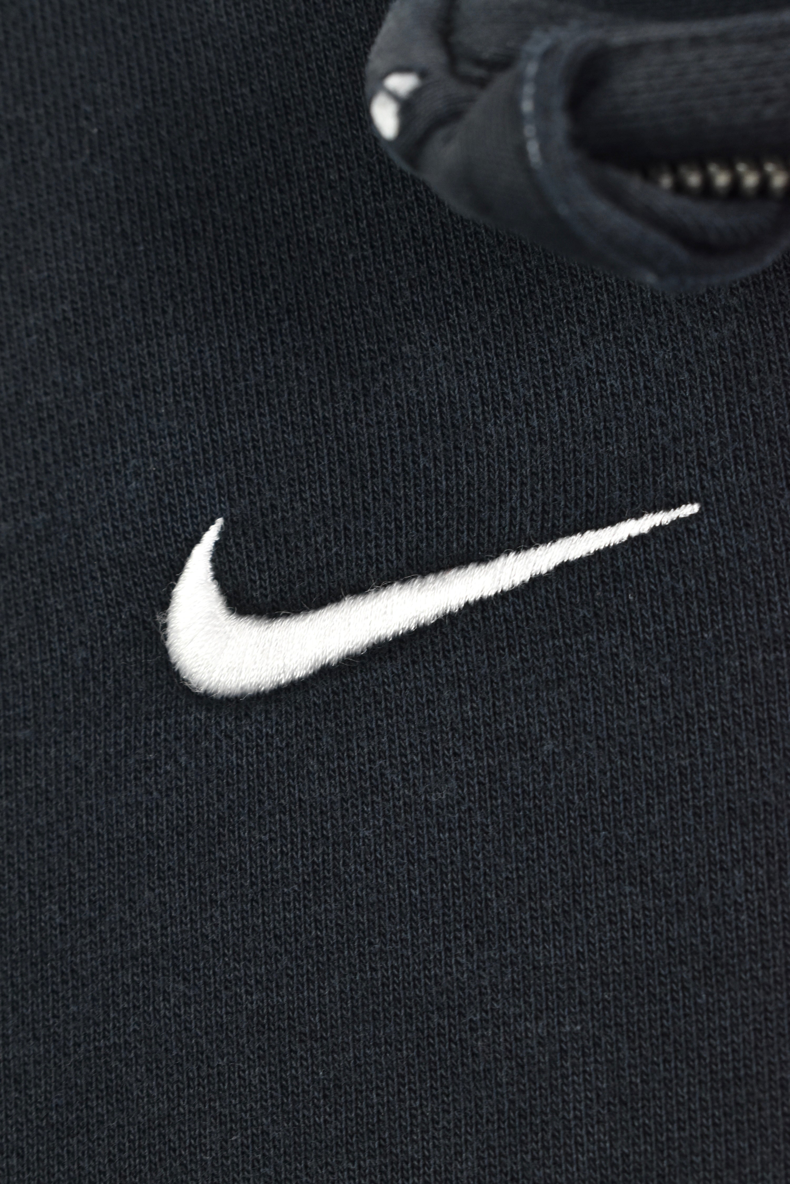VINTAGE NIKE EMBROIDERED BLACK 1/4 ZIP SWEATSHIRT | MEDIUM NIKE