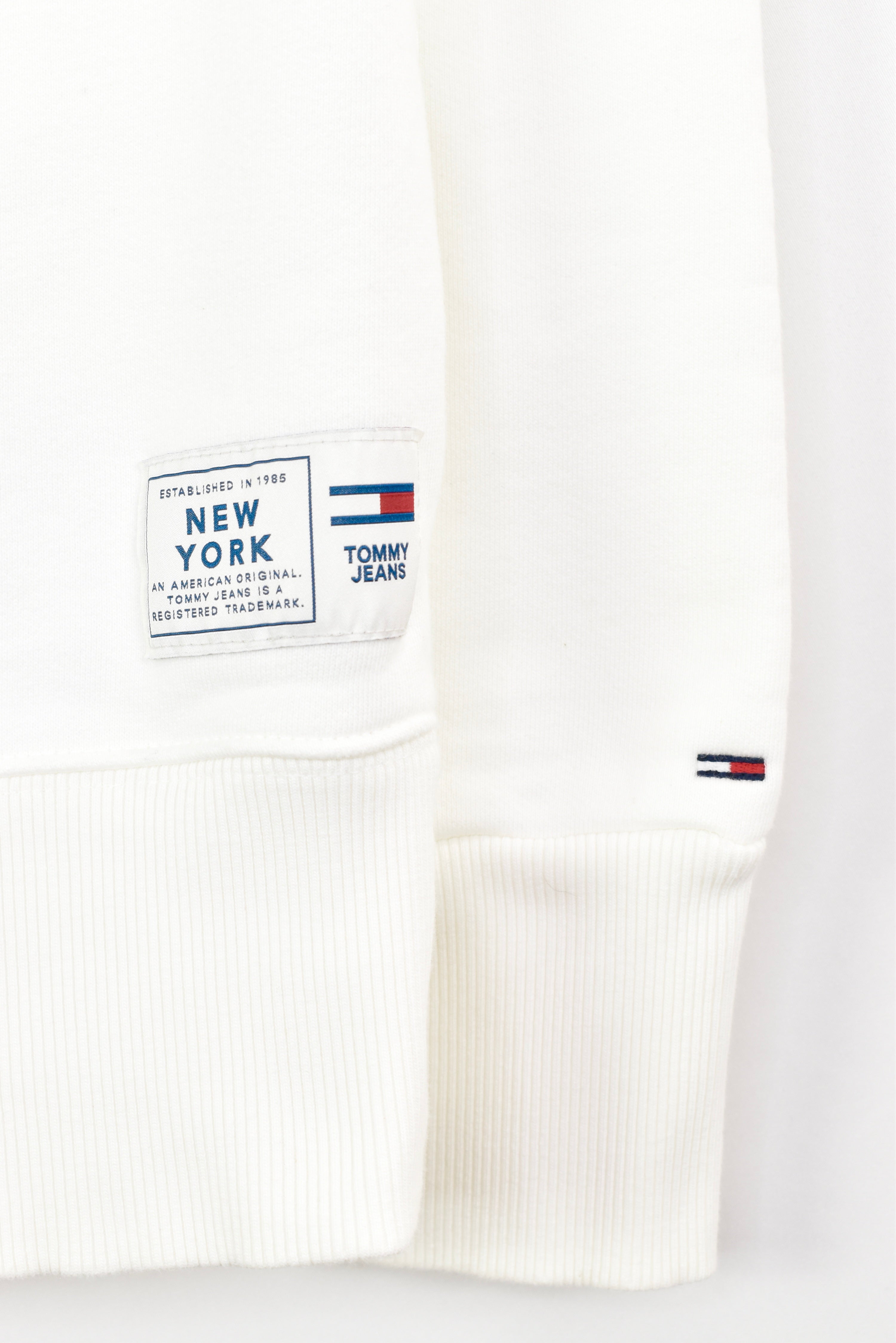 VINTAGE TOMMY HILFIGER EMBROIDERED WHITE SWEATSHIRT | MEDIUM TOMMY HILFIGER