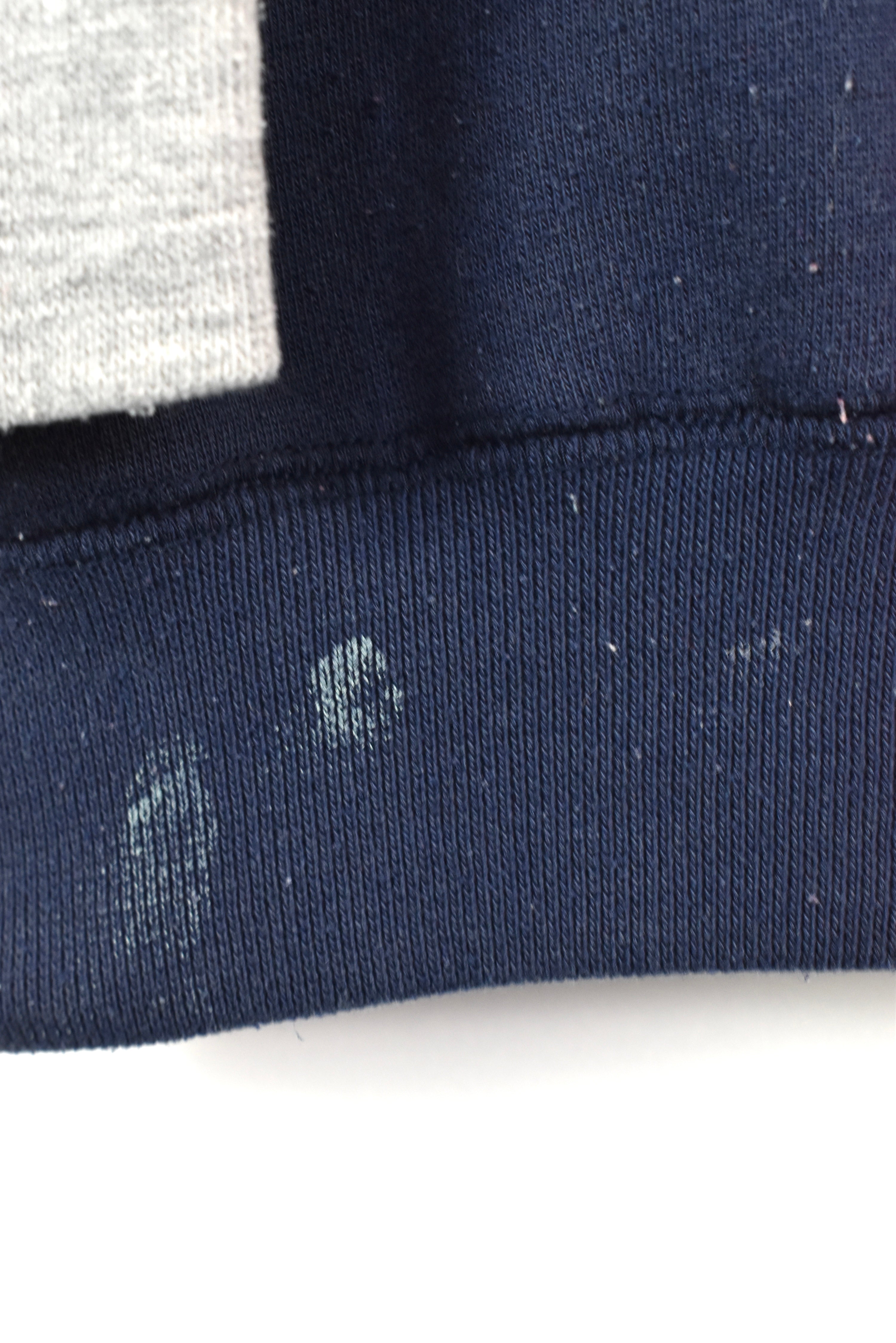 VINTAGE 1996 TWEETY EMBROIDERED NAVY SWEATSHIRT | LARGE DISNEY / CARTOON