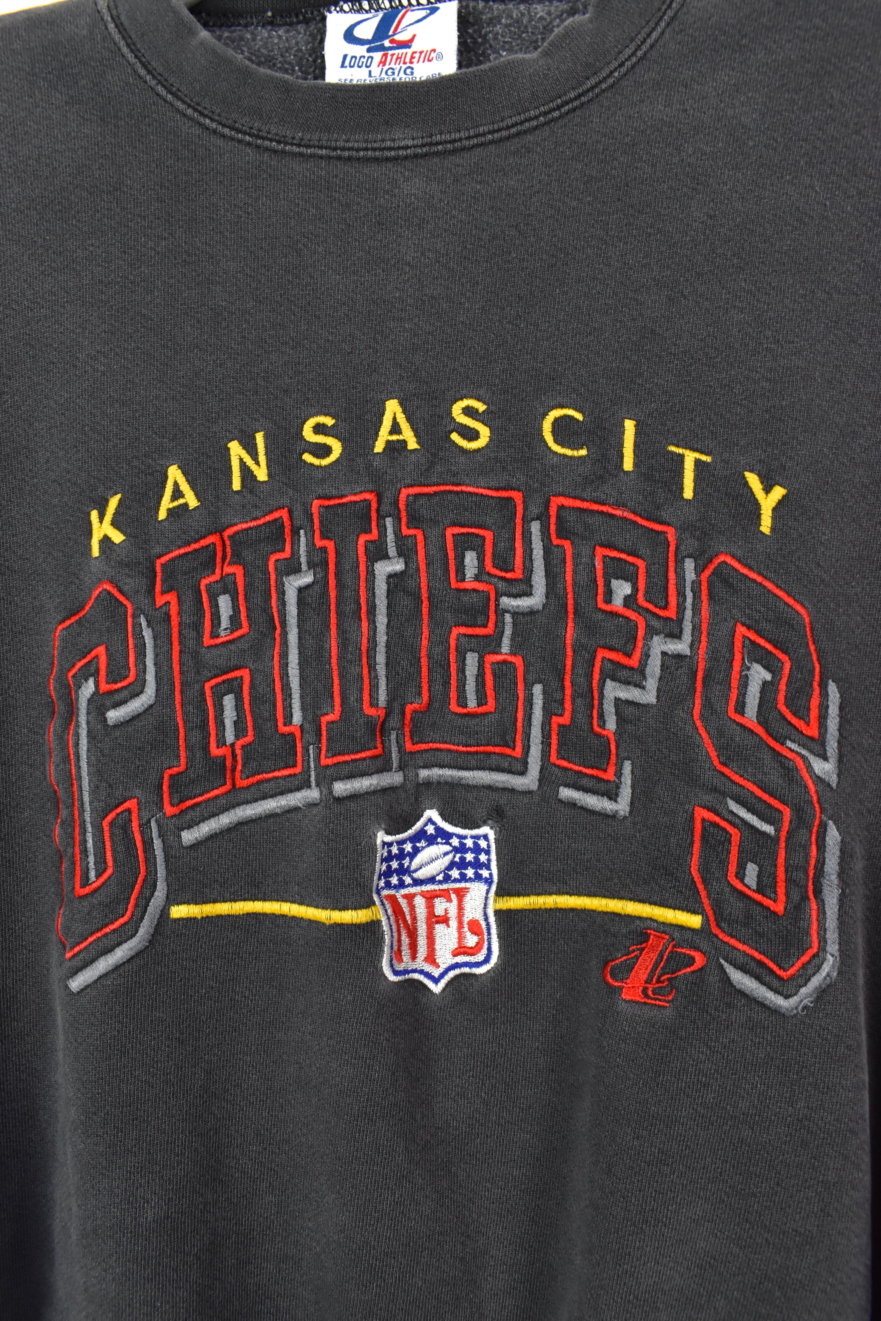 VINTAGE NFL KANSAS CITY CHIEFS EMBROIDERED BLACK SWEATSHIRT | LARGE PRO SPORT