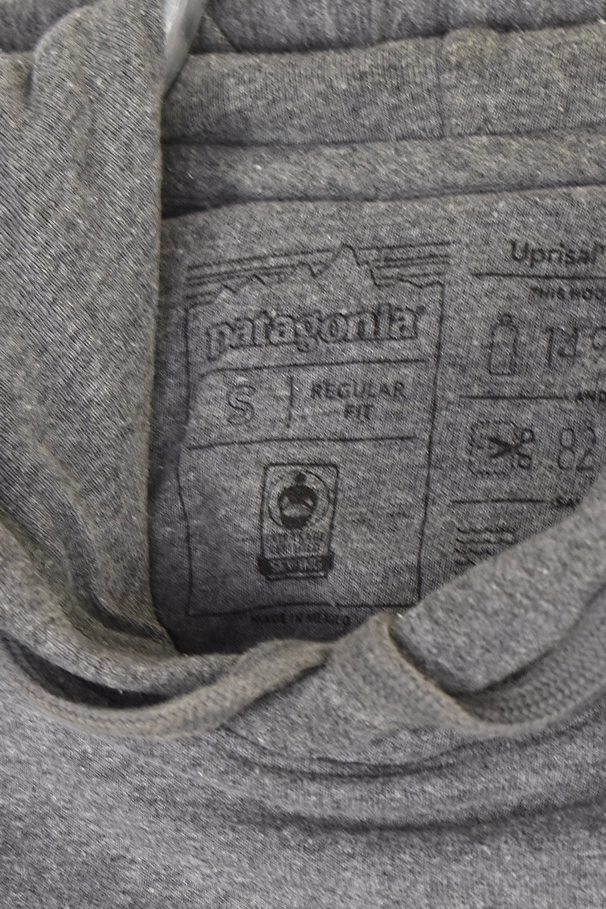 Vintage Patagonia hoodie (S), grey graphic sweatshirt