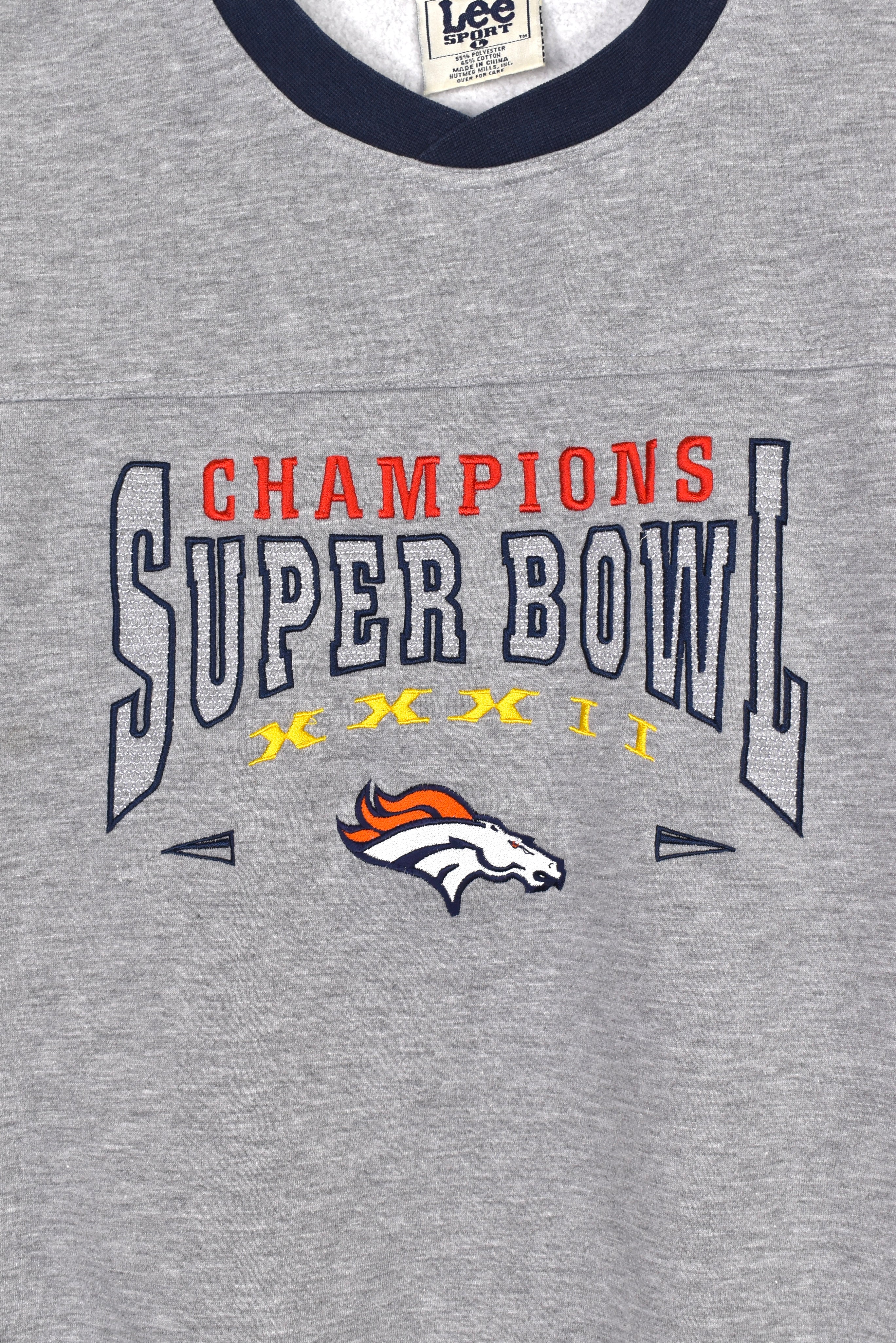 Vintage Denver Broncos sweatshirt (XL), grey NFL embroidered crewneck