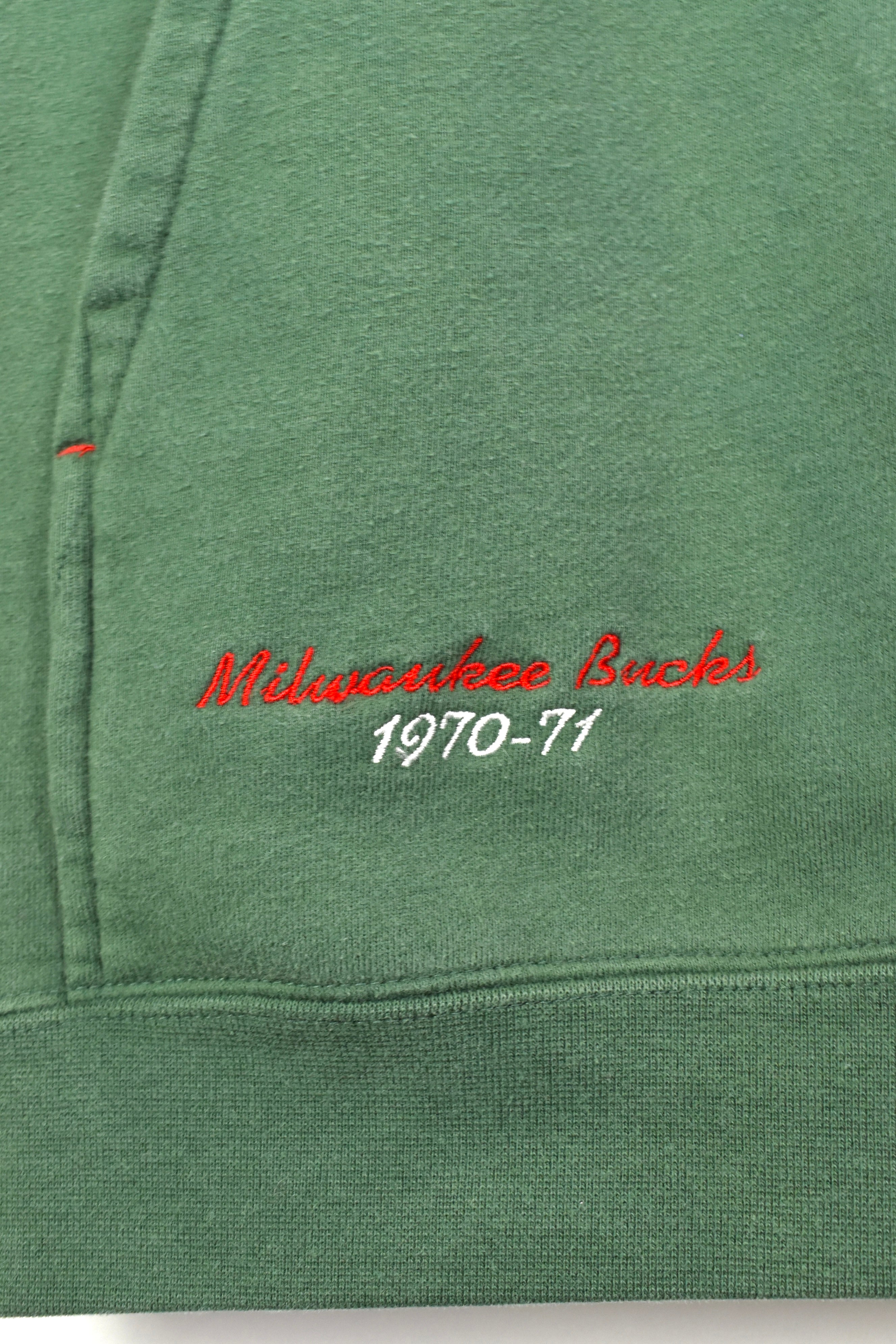Vintage Milwaukee Bucks hoodie, NBA embroidered sweatshirt - large, green PRO SPORT
