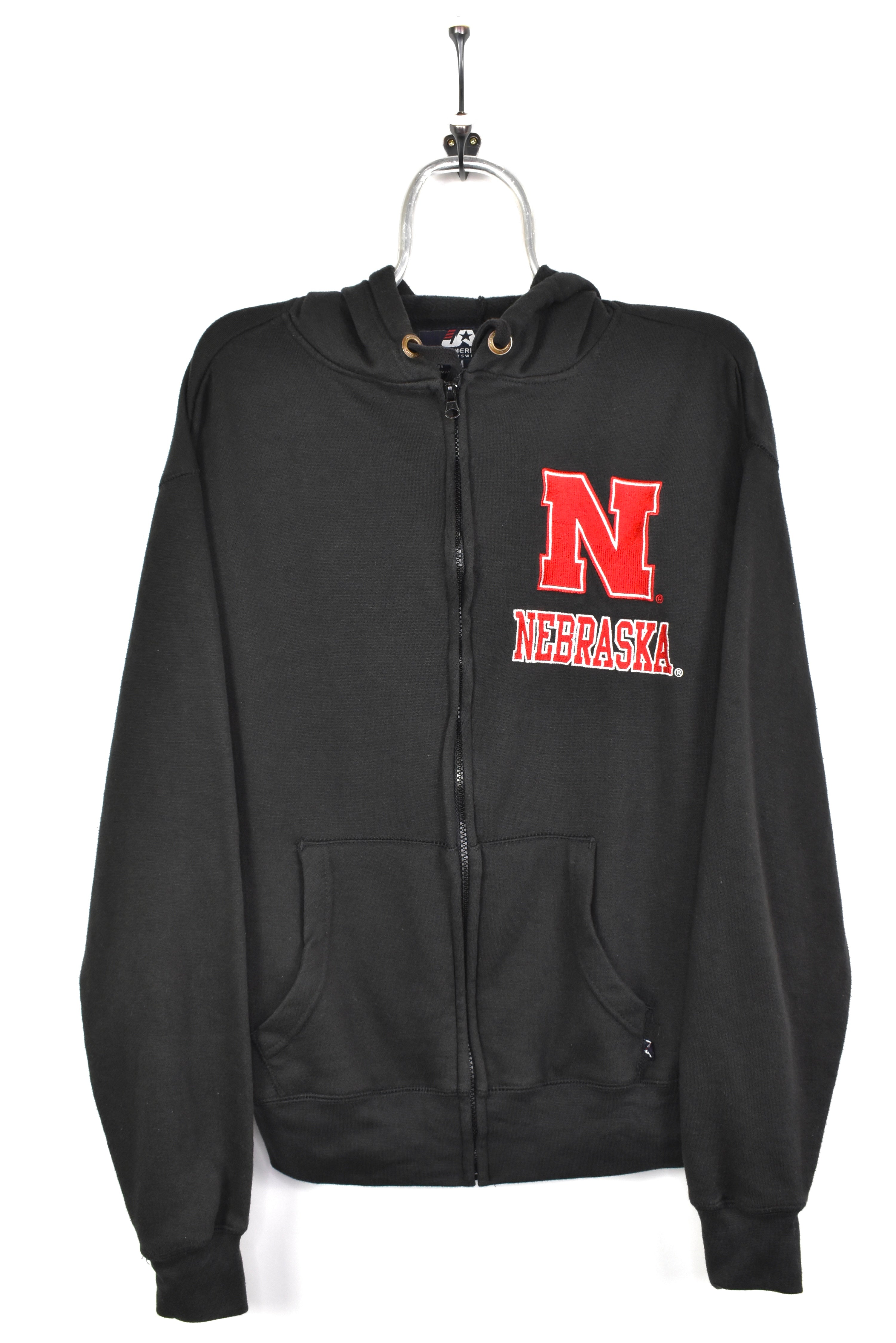 VINTAGE NEBRASKA UNIVERSITY EMBROIDERED BLACK HOODIE | MEDIUM COLLEGE