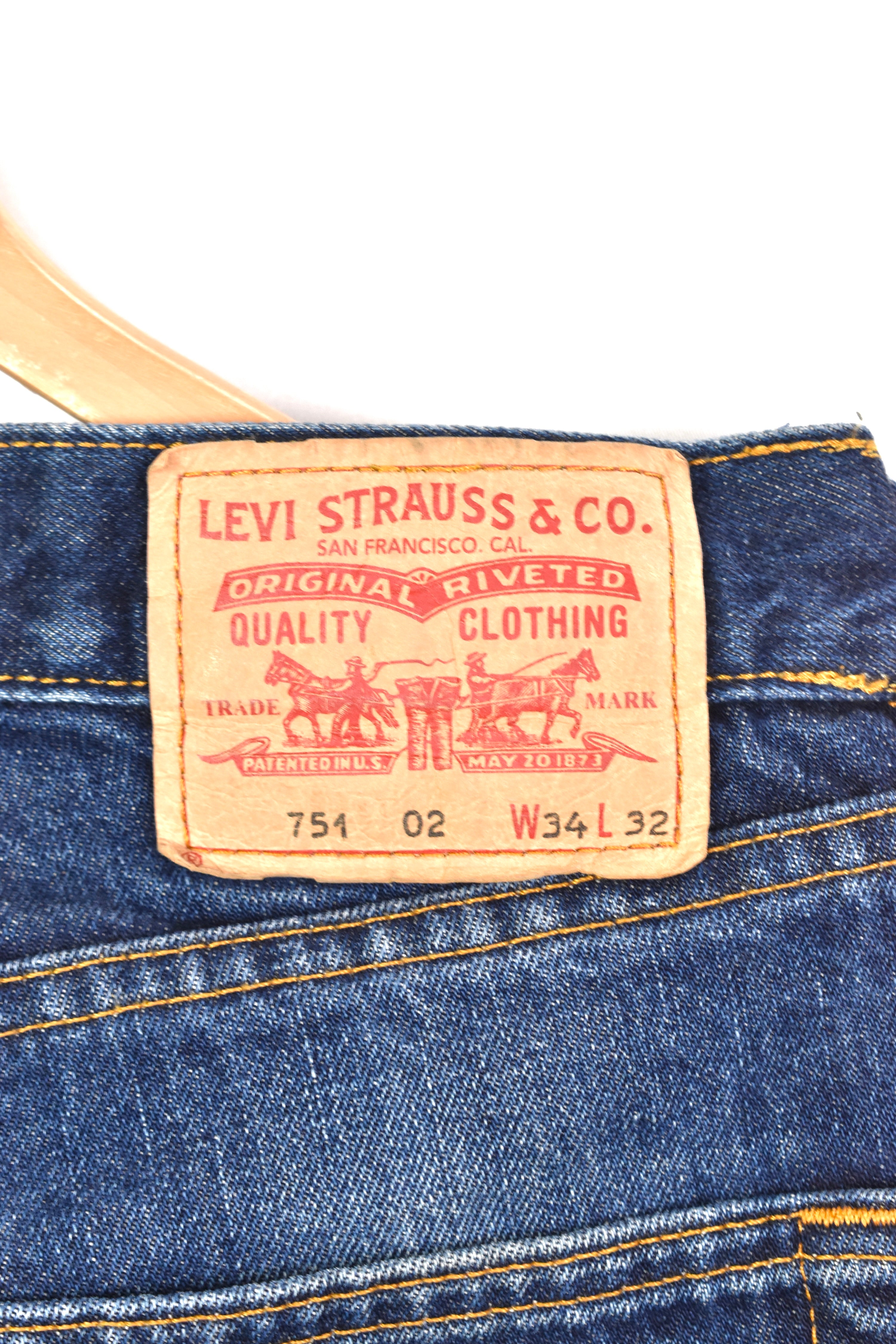 Women's modern Levi's shorts, rework denim jeans - blue, W34" LEVIS