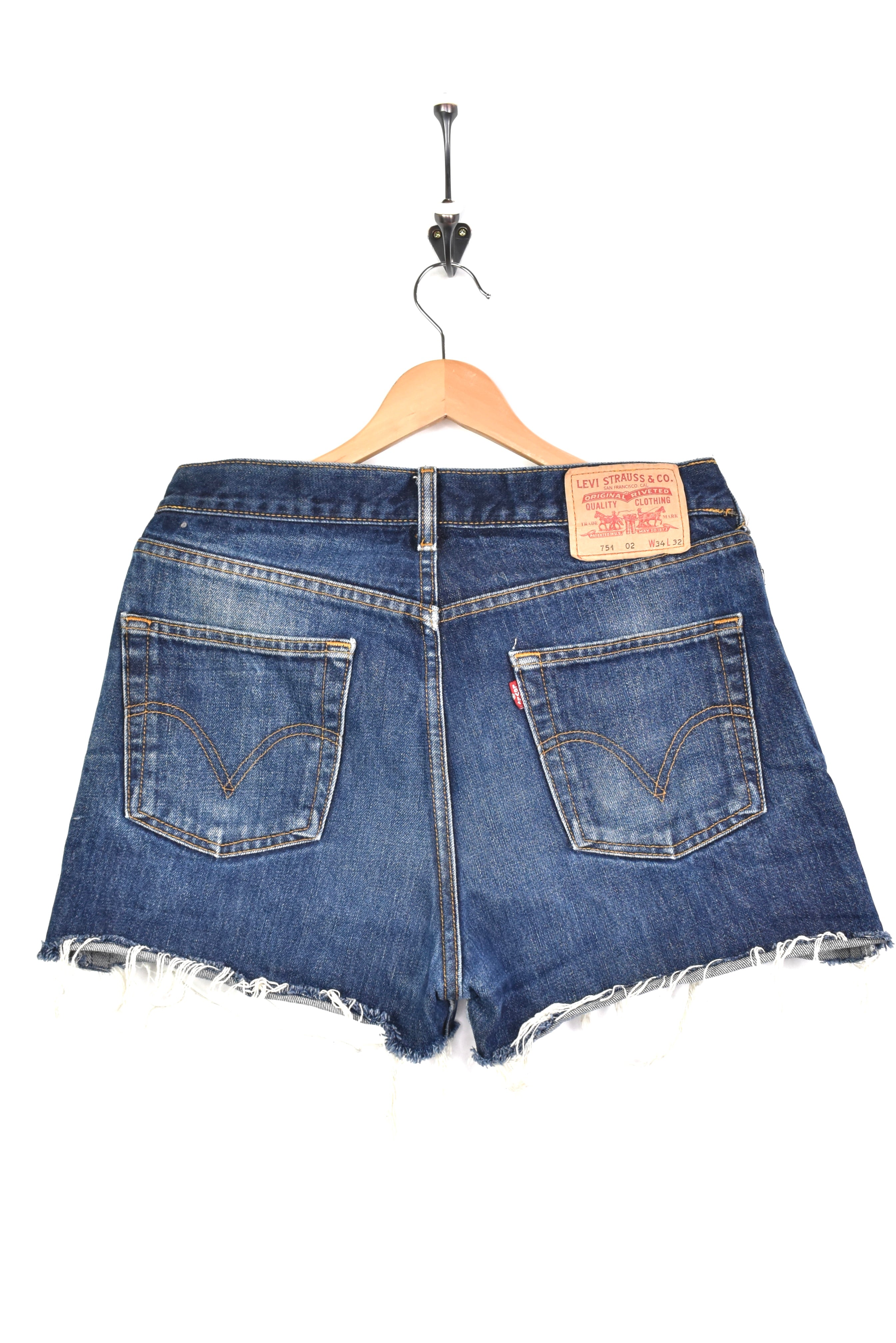 Women's modern Levi's shorts, rework denim jeans - blue, W34" LEVIS