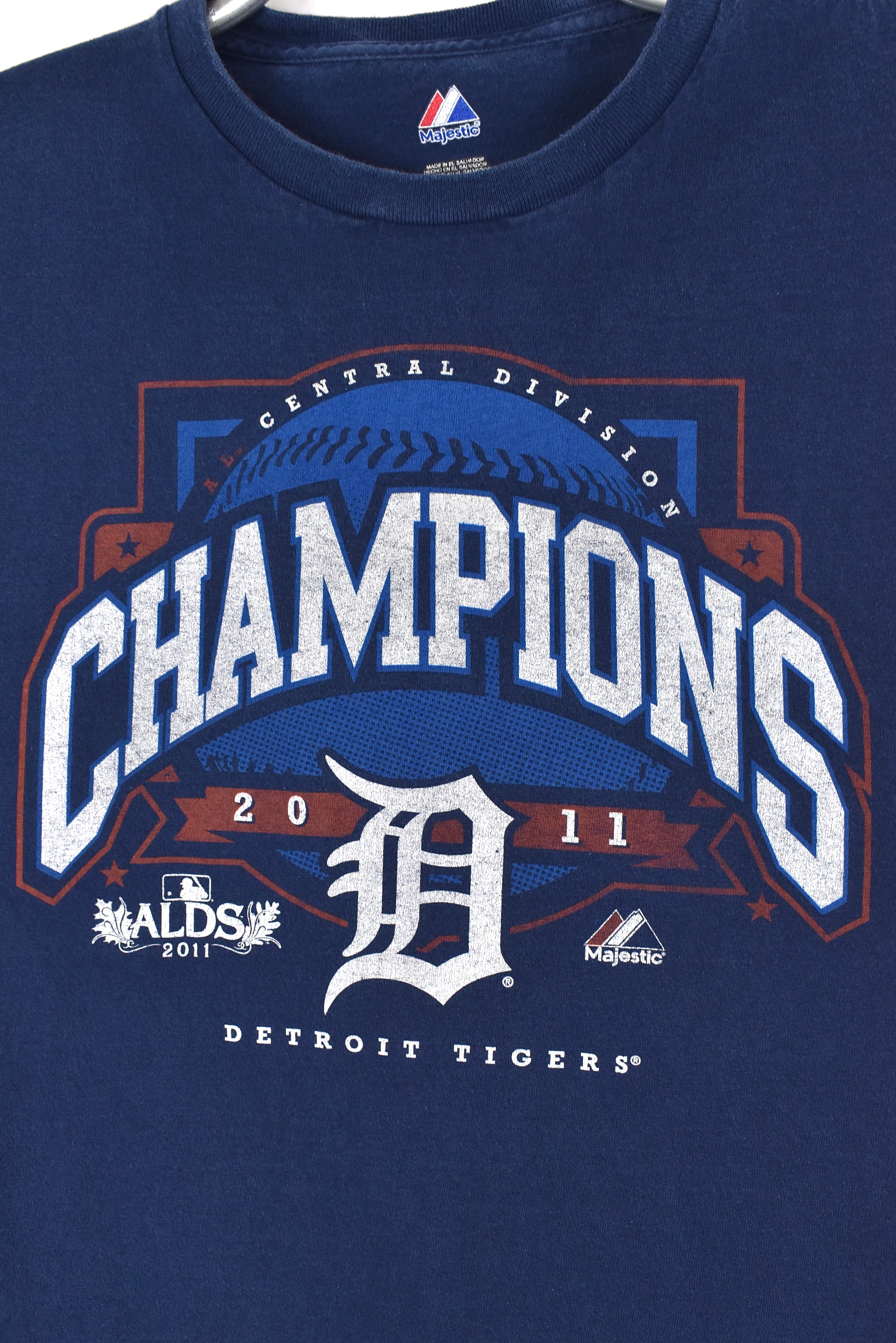 Modern Detroit Tigers shirt, 2011 MLB navy graphic tee - Medium