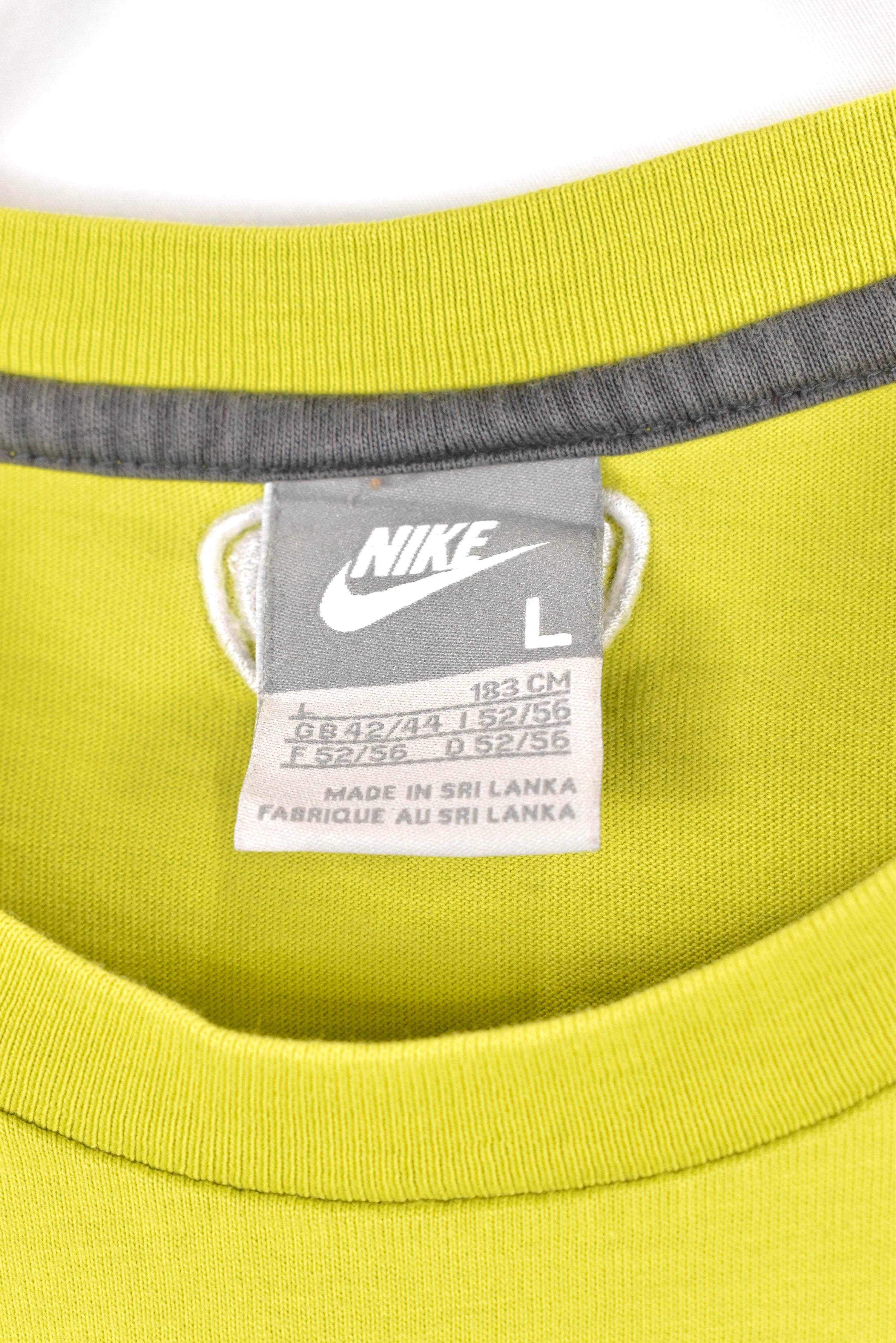 Women's vintage Nike shirt, green graphic tee - AU Large NIKE