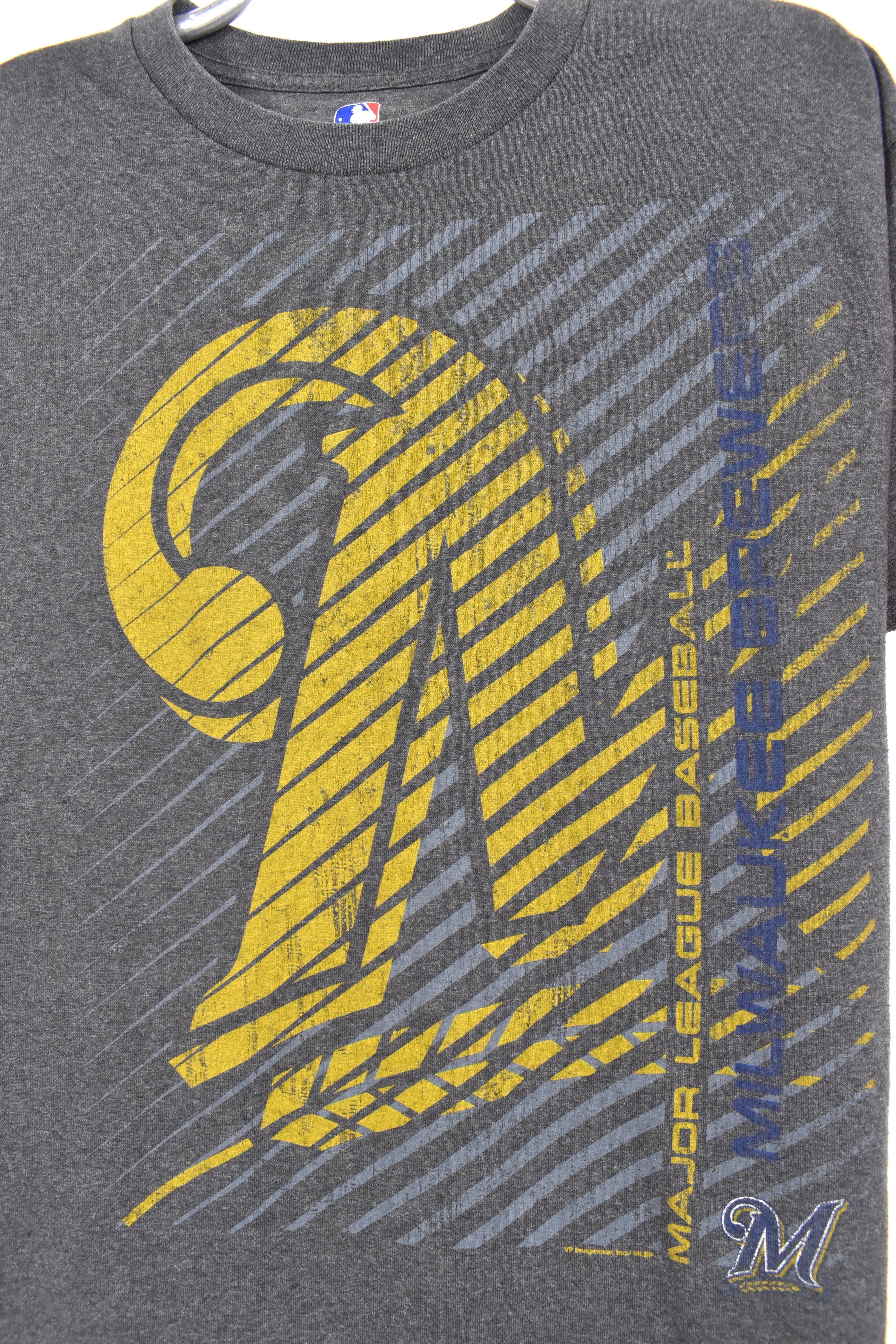 Modern Milwaukee Brewers shirt, MLB grey graphic tee - AU Large PRO SPORT